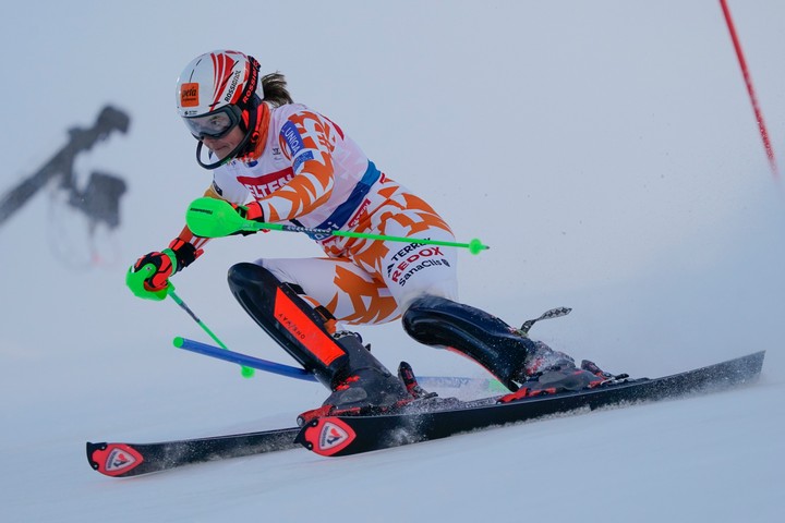 Vlhová náskok nevyužila a nedokončila druhý slalom v Levi, triumfovala Shiffrinová